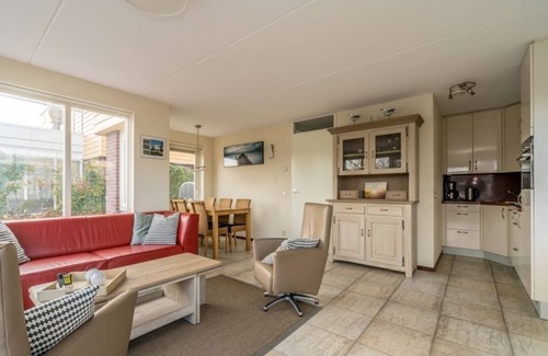 Oude-Tonge House | Luxury holiday home with fully hardened waterfront terrace. The long outdoor table under the terrace