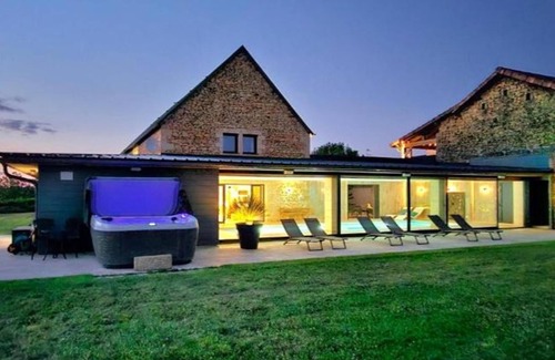 Grolejac House | Luxury holiday home with an indoor pool and spa