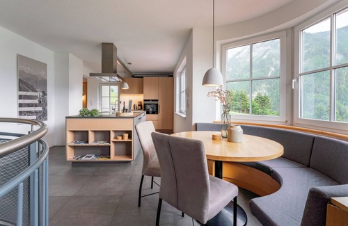 Kauns House | Luxury holiday home with stunning views & oak sauna