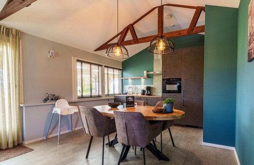 Hellendoorn House | Luxury holiday home with a large conservatory