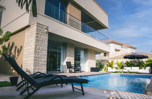 Abu Dhabi Villa | Luxury Holiday House