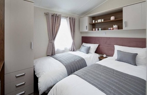 Woolhope Cabin | Luxury Holiday Lodge in Herefordshire Countryside - Long Meadow View