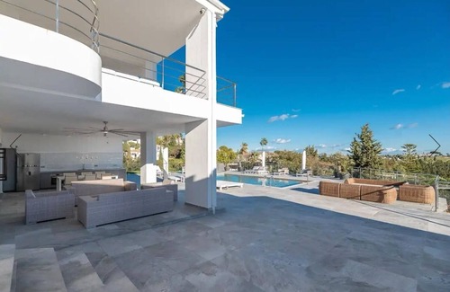 Benahavis Villa | Luxury Holiday Villa El Paraiso Alto, Benahavis, Marbella 10 bedrooms