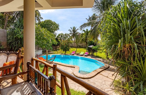 Galu Villa | Luxury Holiday Villa - Private Chef - Pool - A/C (partly)