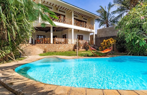 Galu Villa | Luxury Holiday Villa - Private Chef - Pool - A/C (partly)