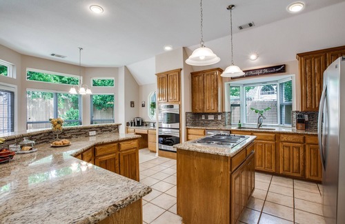 North Arlington House | LUXURY HOME! 2.5 mi Cowboy Stadium; Six Flags; 15 minutes to DFW