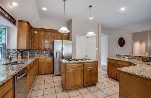 North Arlington House | LUXURY HOME! 2.5 mi Cowboy Stadium; Six Flags; 15 minutes to DFW