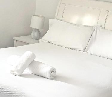 Cusop House | Luxury Home, 3 mins from Alexandra Hospital, Redditch