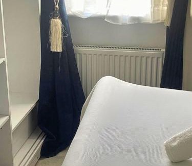 Cusop House | Luxury Home, 3 mins from Alexandra Hospital, Redditch