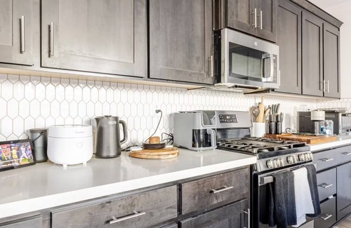 Sacramento House | Luxury Home 4 bed 3 Bath Retreat Family-Friendly