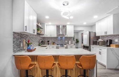 Clodine House | Luxury Home 4 Rooms ~ Pool Table & Poker~ King Bed