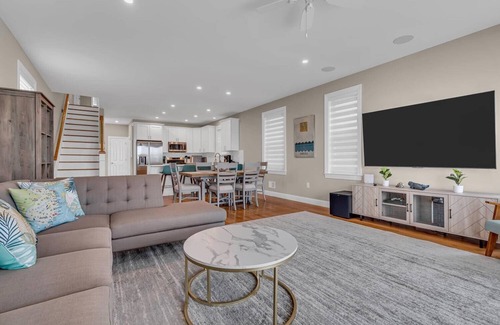 Seaside Heights House | LUXURY HOME 5 BR/4BA WITH BBQ, 8 BEACH BADGES, & BEACH LOCKER!