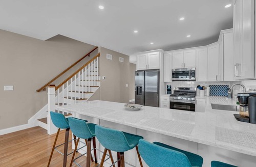 Seaside Heights House | LUXURY HOME 5 BR/4BA WITH BBQ, 8 BEACH BADGES, & BEACH LOCKER!