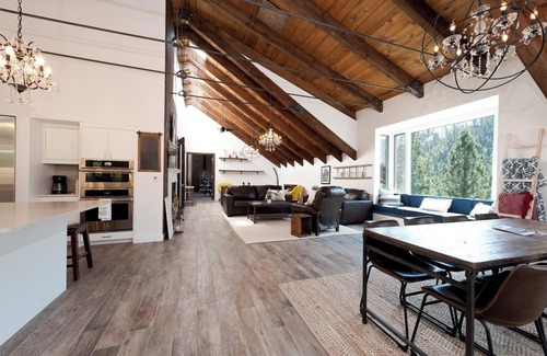 Durango House | Luxury Home - 8 Acres - 7 Min to DGO - Pool Table/Fire Pit/Amazing Views