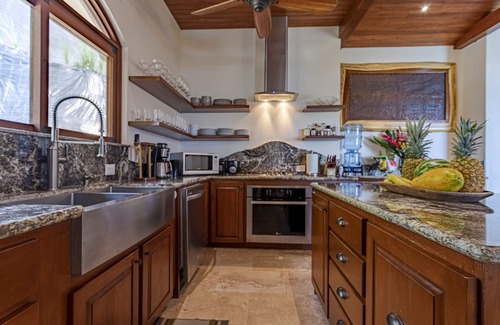 Dominical House | Luxury Home, Amazing Ocean Views! Front Row, Walk to the Beach! Sleeps up to 16