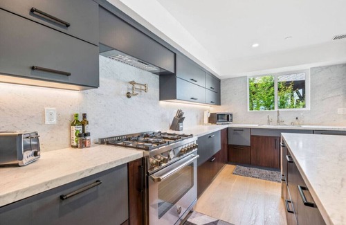 San Rafael House | Luxury Home among the trees with views of Mt Tam