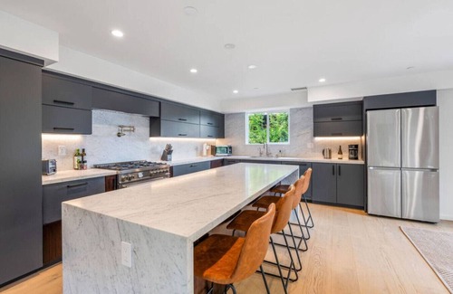 San Rafael House | Luxury Home among the trees with views of Mt Tam
