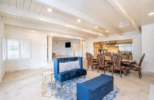 Lincoln Acres House | Luxury Home, centrally located to all of San Diego's attractions.