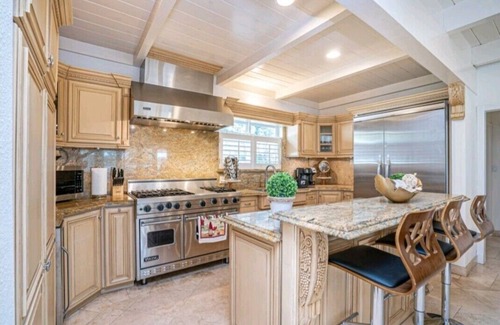 Lincoln Acres House | Luxury Home, centrally located to all of San Diego's attractions.