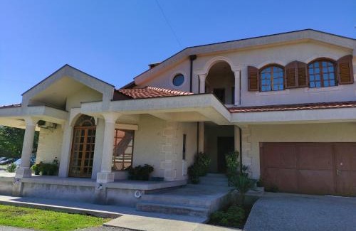 Donje Polje Apartment | Luxury Home Cetinje