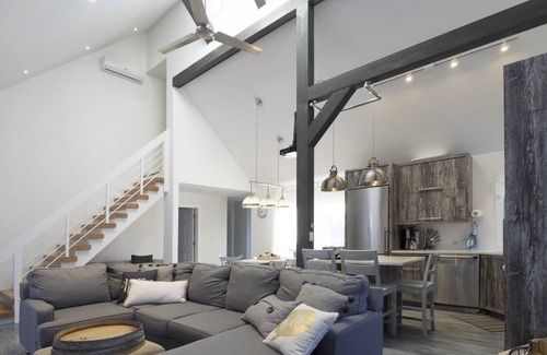 East Stroudsburg House | Luxury home, close to 2 ski resorts, 3 water parks, casino, outlets, high-tech.