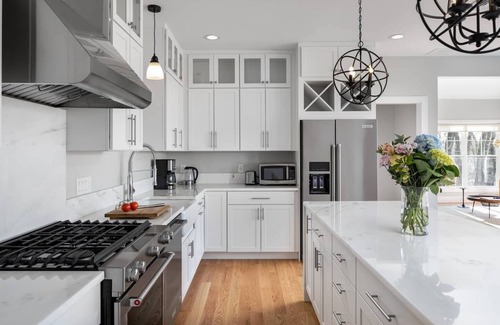 Smithfield House | Luxury Home | Fire Pit | Beach | Grill | 2 Decks