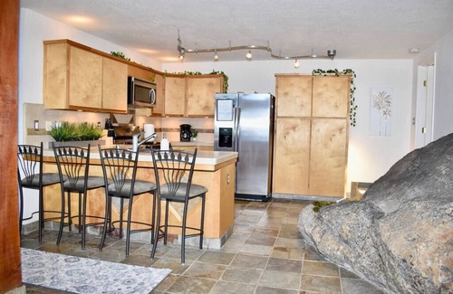 Springville House | Luxury Home (Giant Sequoias, Waterfalls, Hiking)