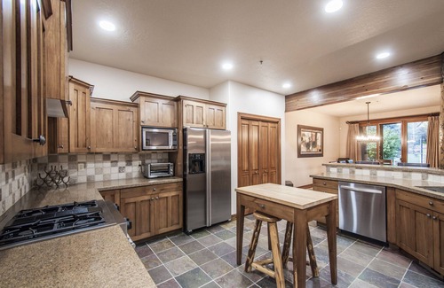 Park Meadows House | Luxury Home - Great for Multiple Families - 3 Master Bedrooms - Free WiFi