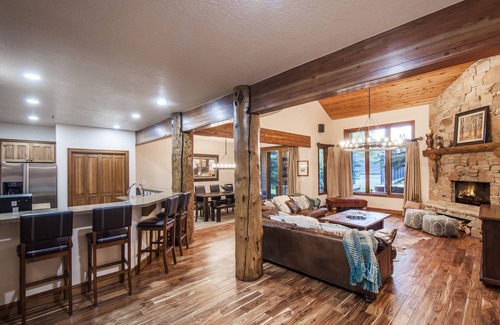 Park Meadows House | Luxury Home - Great for Multiple Families - 3 Master Bedrooms - Free WiFi