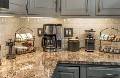 Scenic Heights House | Luxury Home/Hot Tub/Theater/4,500 Sq. Ft./Near Olde Town Arvada