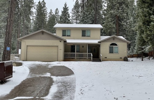 Arnold House | Luxury Home in Blue Lake Springs, Close to Bear Valley and Giant Sequoia Trees