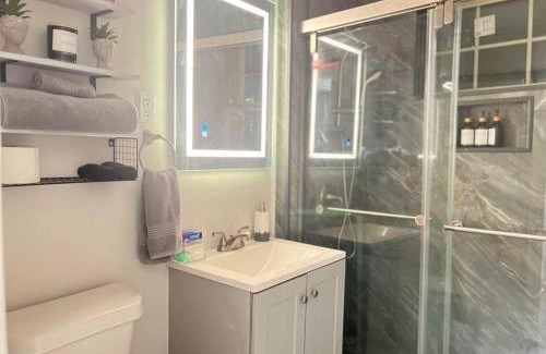 South Central Houston Apartment | Luxury Home In Center of Houston 2King 1Queen