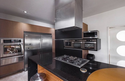 Sumiya House | Luxury home in Cuernavaca with pool, jacuzzi, steam room and pickleball court