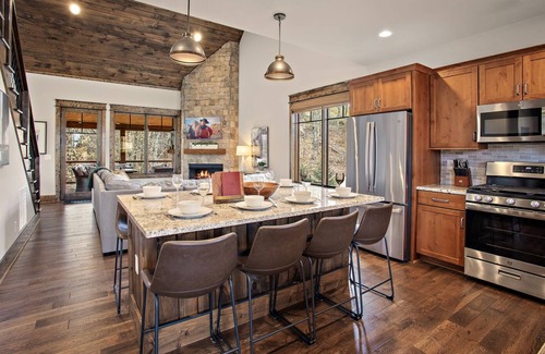 Elk Park House | Luxury Home in Exclusive Community