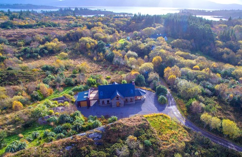 Sneem House | Luxury Home in exclusive Oysterbed with spectacular sea & mountain views. WiFi.