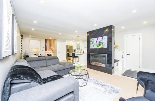 Erin Mills House | Luxury Home in Mississauga