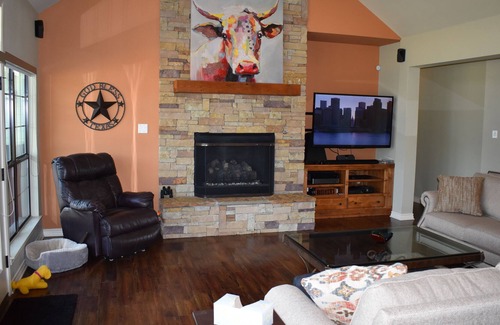 Canton House | Luxury Home in Peaceful Country! 4 Bed 3.5 Bath, complete w view of stocked Pond