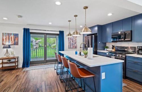 Detroit - Shoreway House | Luxury Home in the Heart of Gordon Square