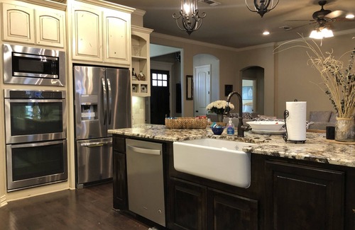 Granbury House | LUXURY HOME IN TOWN OF GRANBURY - Kokopelli Getaways