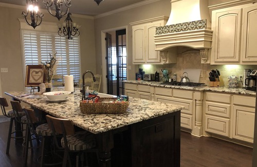 Granbury House | LUXURY HOME IN TOWN OF GRANBURY - Kokopelli Getaways