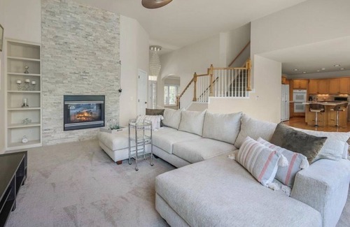 West Colorado Springs House | Luxury home in gated community - VIEWS