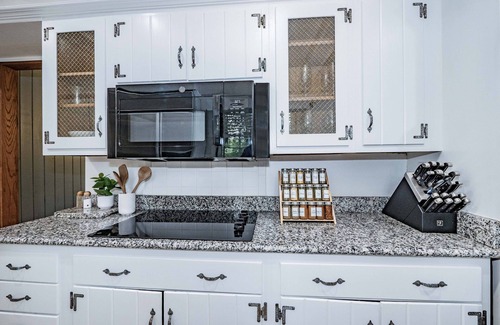 Oakton House | Luxury Home in Vienna, VA I Private Yard I Gym I 30 Day Minimum