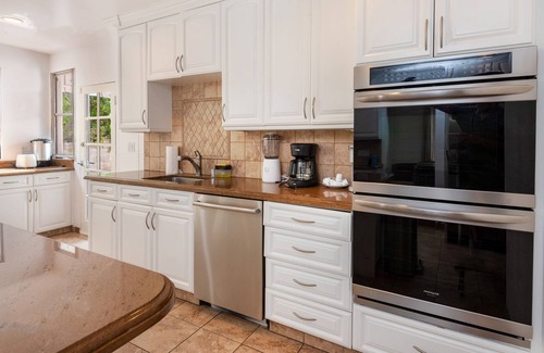 The Flats House | Luxury Home in WEHO 5BD with Private Jacuzzi - Sleep 16