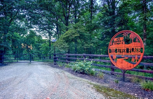Steelville House | Luxury Home in Woods w/Easy Access to Large Private Gravel Bar on Meramec River