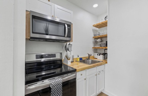 Washington Square House | Luxury Home— Midtown; Huge Backyard; Mardi Gras