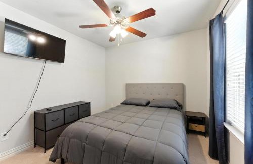 Fort Worth Apartment | Luxury Home Mins to JPS, Medical City, Historic District, Zoo, Water Garden