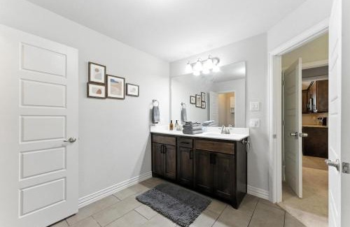 Fort Worth Apartment | Luxury Home Mins to JPS, Medical City, Historic District, Zoo, Water Garden