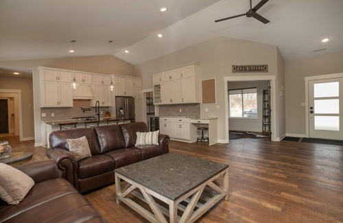 Rochester House | Luxury Home - Minutes from Downtown - 3 Bedroom/2 Bath
