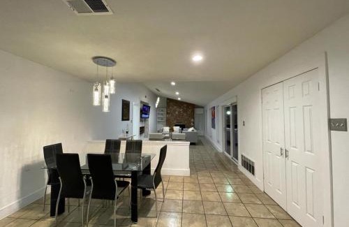 Irving House | Luxury Home-Minutes from DFW & Dallas Love field