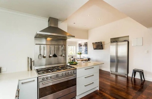 Roslyn House | Luxury Home, Modern Living